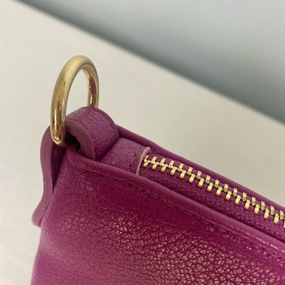 Fun Fuchsia Pink clutch or wristlet, gold hardware - Picture 4 of 10